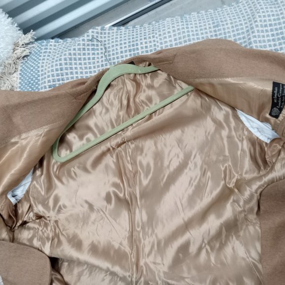 100% Camel Hair Blazer.  Looks new! - Picture 8 of 9
